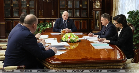 Президент Беларуси Александр Лукашенко принял с докладом министра здравоохранения Беларуси Дмитрия Пиневича