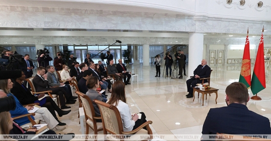 Президент Беларуси Александр Лукашенко встретился с представителями зарубежных и белорусских СМИ